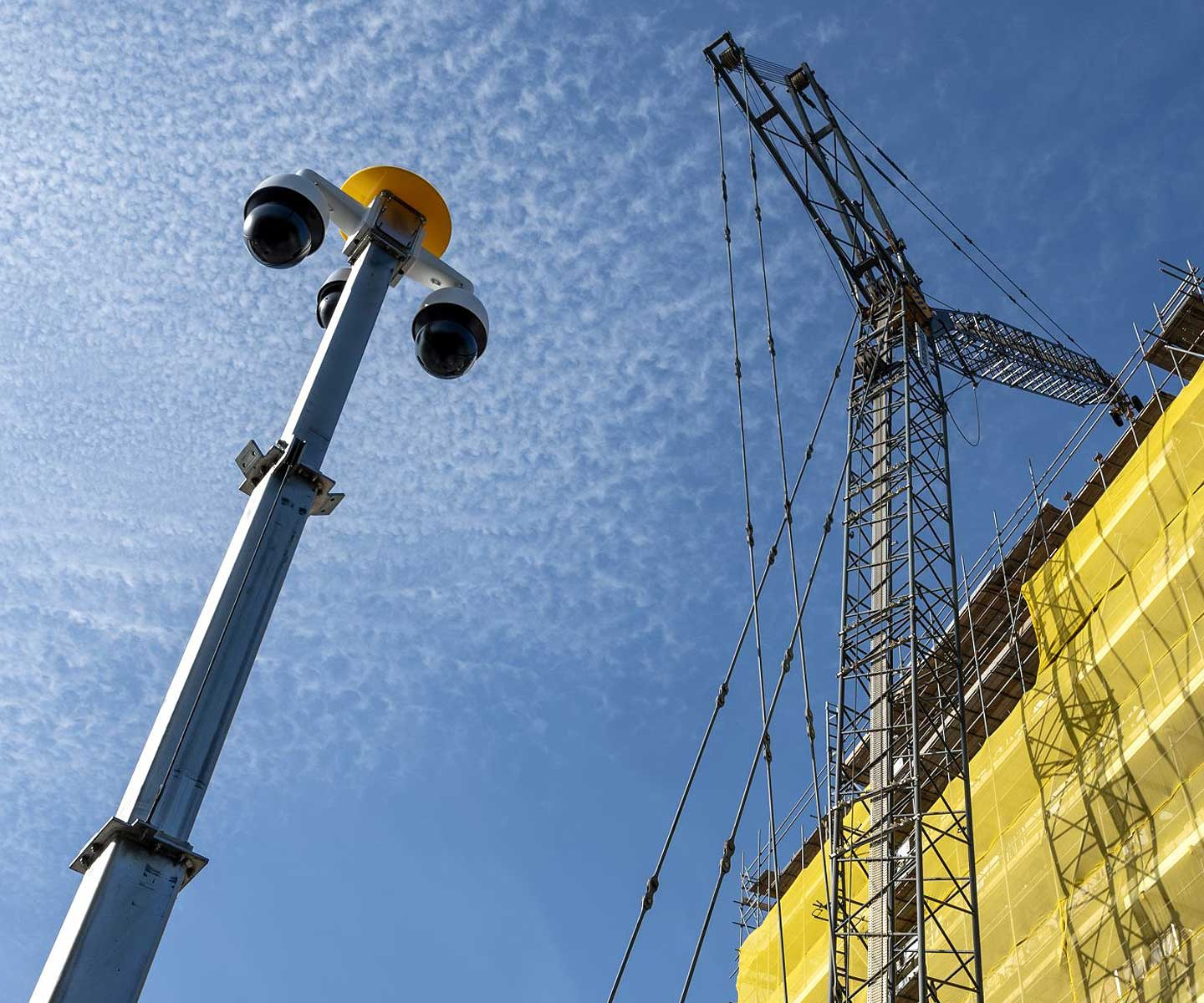 LA VIGILANCIA HÍBRIDA DEL SIGLO XXI: ANÁLISIS DE LA INTEGRACIÓN TECNOLÓGICA Y EL ROL INELUDIBLE DEL FACTOR HUMANO EN LA SEGURIDAD PRIVADA.
