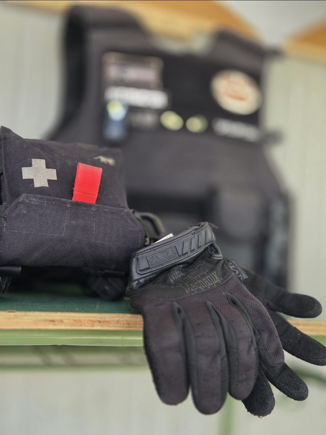 LA DOTACIÓN DEL VIGILANTE DE SEGURIDAD EN ESPAÑA: ANÁLISIS CRÍTICO DE LA EQUIPACIÓN Y LA NORMATIVA VIGENTE.